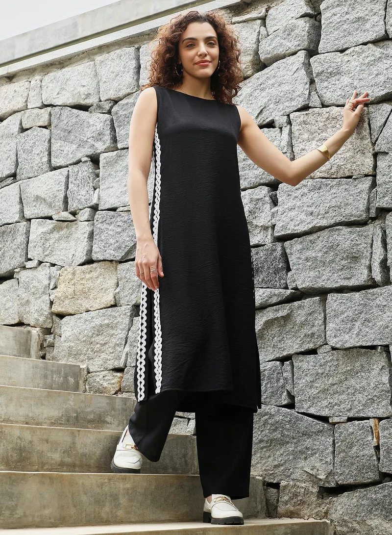  قصة طقم كورتا نسائي أسود غراب بتطريز دوامي متباين