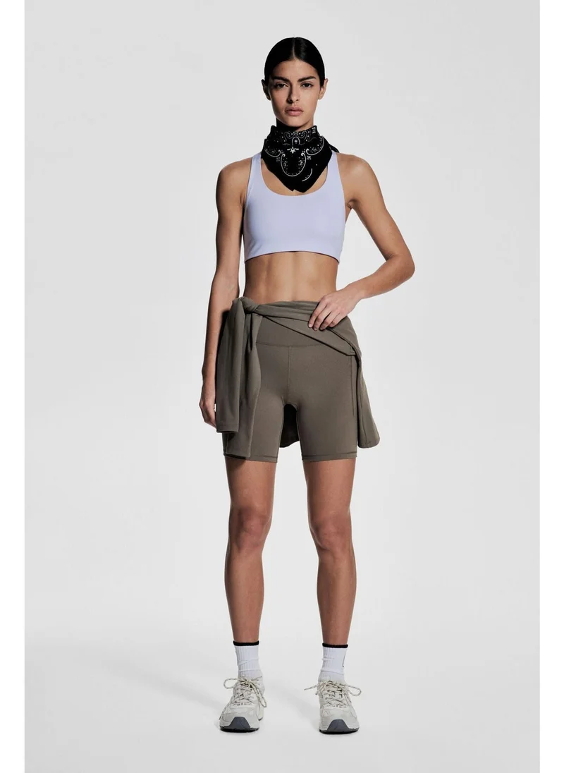 اتش اند ام Pocket-detail sports cycling shorts in DryMove™
