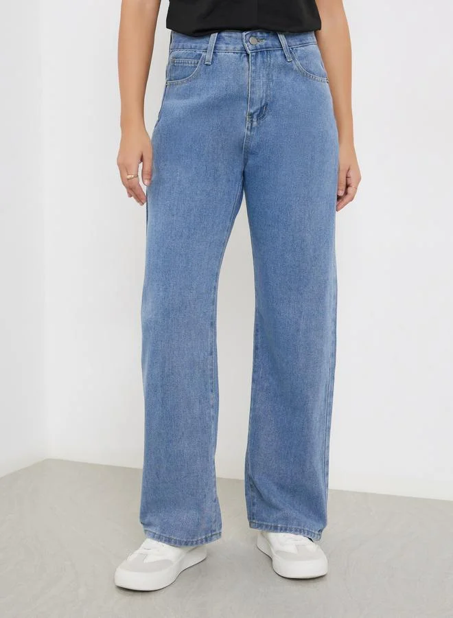 ستايلي جينز بأرجل واسعة وخصر عالي