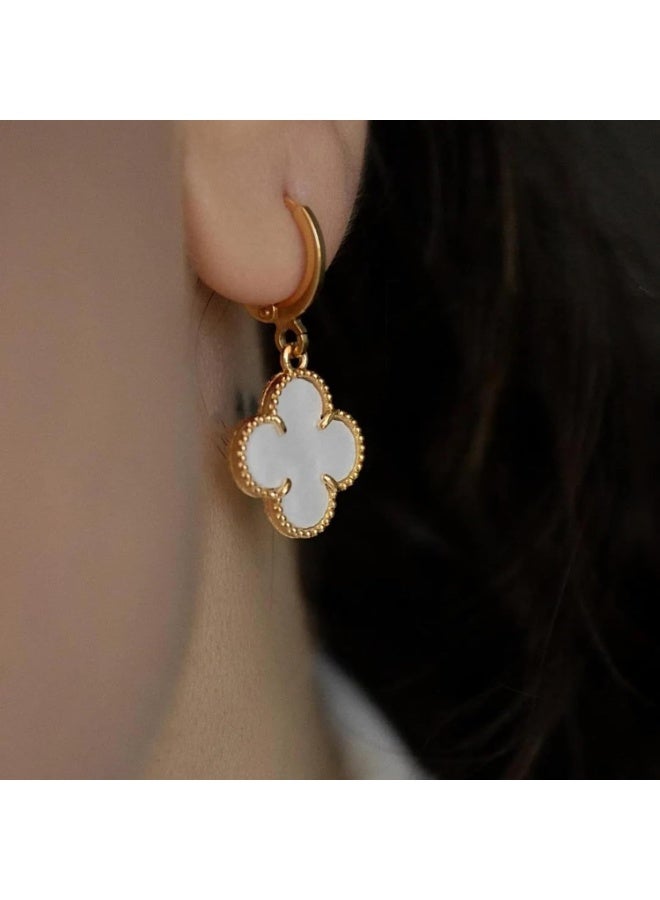 جوليا ستور أقراط متدلية من الفولاذ المقاوم للصدأ مطلية بالذهب عيار 18 قيراطًا على شكل زهرة البرسيم ذات الأربع أوراق، هدية مجوهرات عصرية للنساء والفتيات، قطعة فنية يجب أن تمتلكها - عرق اللؤلؤ - Image 2