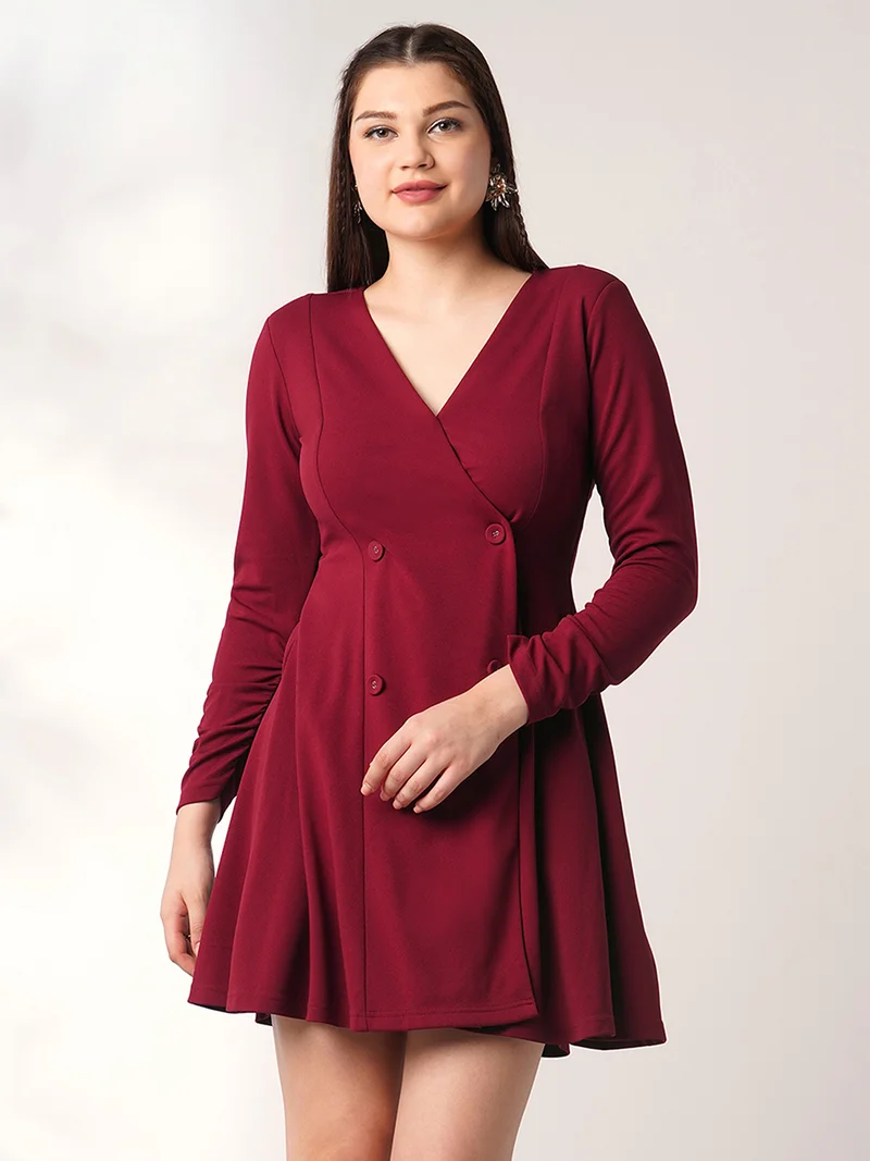 جلو باص فستان نسائي قصير - بأكمام طويلة ورباط عنق بلون عنابي سادة بتفاصيل أزرار