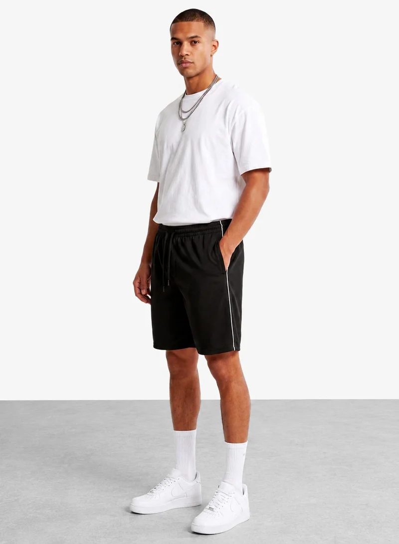 Seventy Five Regular fit Side Piping Shorts
