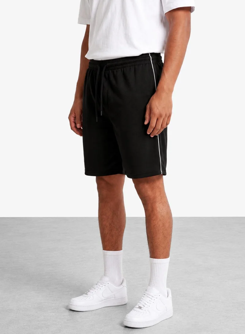 Seventy Five Regular fit Side Piping Shorts