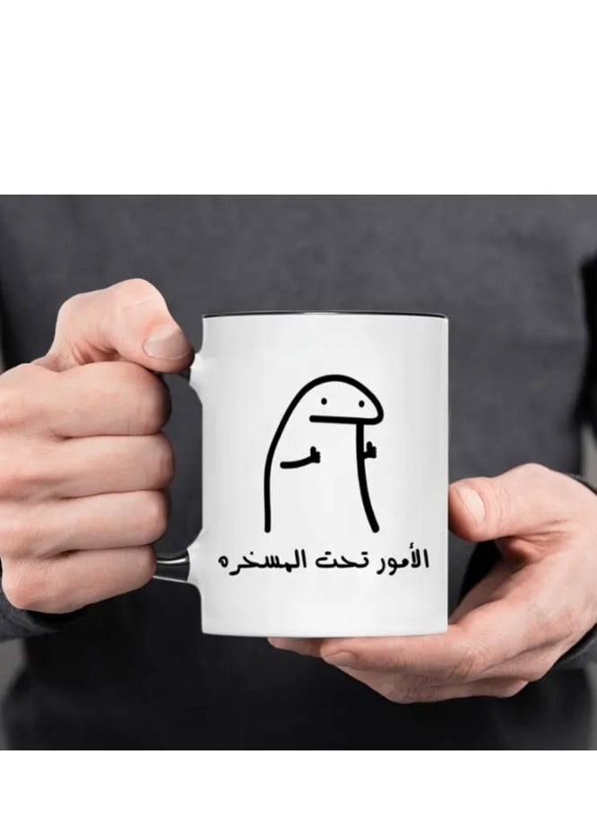 راين مثل عربي بسيط على كوب قهوة - كل شيء تحت السيطرة باللون الأسود - Image 1