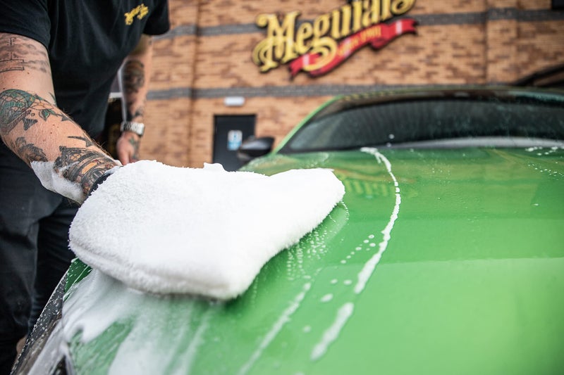 Meguiar's X3002 Microfiber Wash Mitt, Super-Thick, Reusable Wash Mitt for Ultimate Finish, Safe on Clear Coats, Leaving You with A Show Car Finish, 1 Pack - Image 3