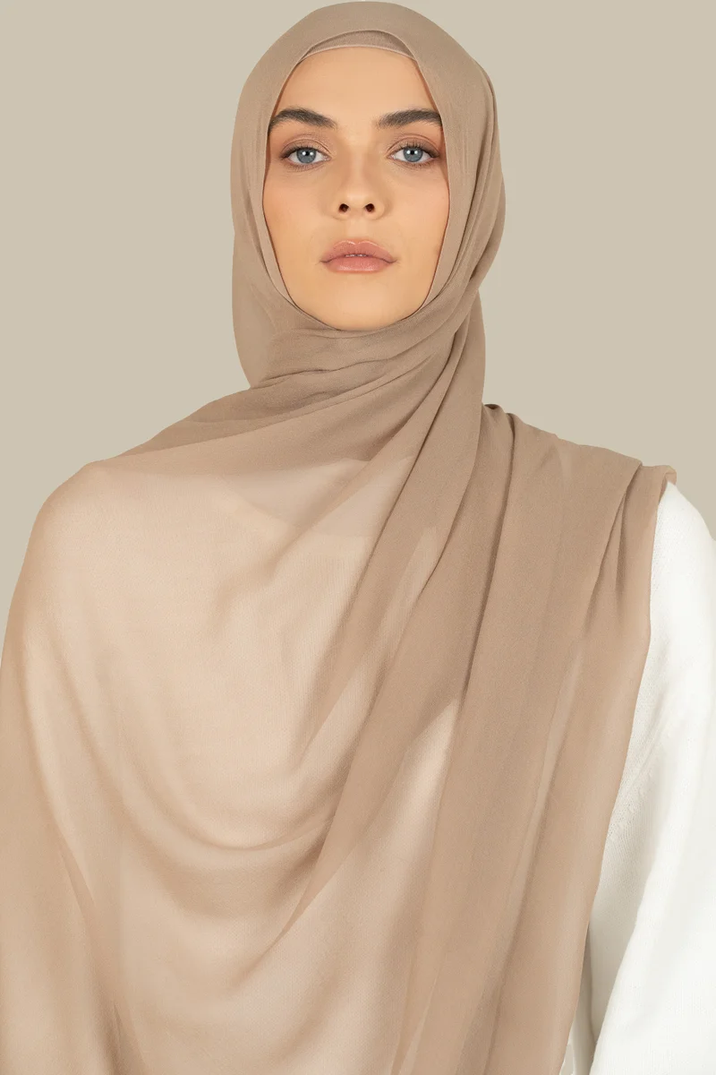 سيلكروز حجاب جورجيت حرير بلون نيود دافئ