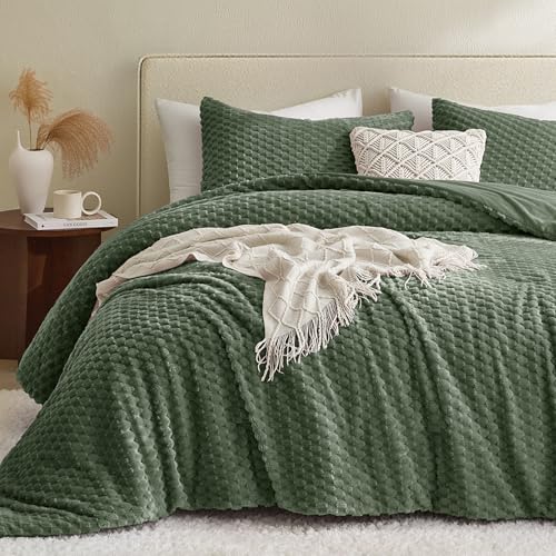 Petrichor Fluffy King Comforter Set - Ultra-Soft Green Flannel Thick Comforter for King Bed, Luxury Warm Bedding Set for Winter & Fall, Cozy Fuzzy Bed Set 3 Pieces (1 Comforter & 2 Pillowcases) - Image 1