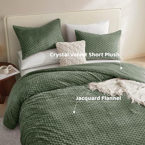 Petrichor Fluffy King Comforter Set - Ultra-Soft Green Flannel Thick Comforter for King Bed, Luxury Warm Bedding Set for Winter & Fall, Cozy Fuzzy Bed Set 3 Pieces (1 Comforter & 2 Pillowcases) - Image 4