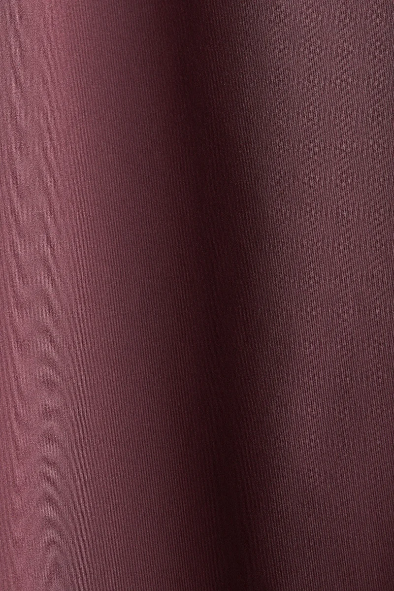 اتش اند ام بلوزة رياضية من قماش دراي موف