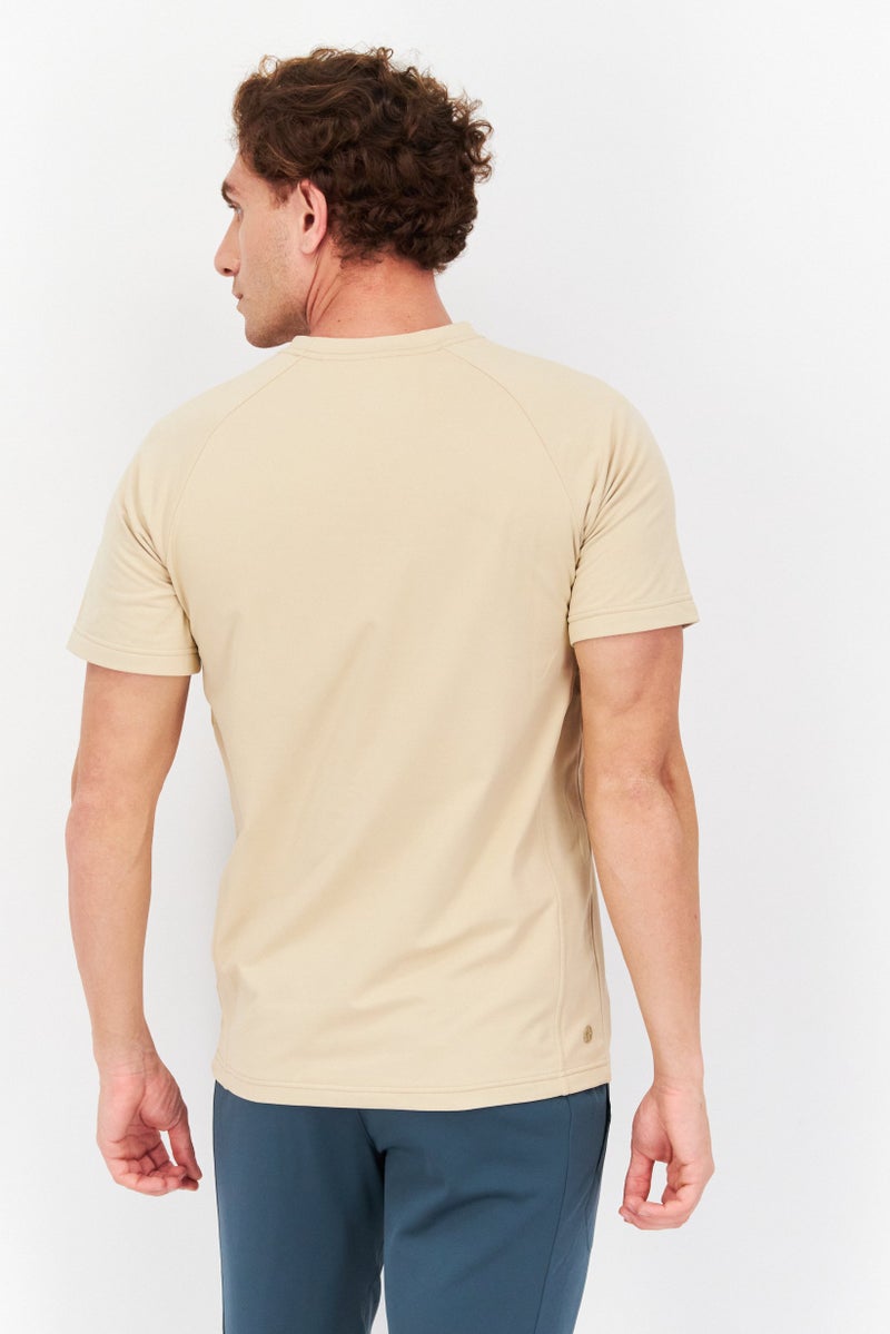 Gaiam تي شيرت رجالي بأكمام قصيرة و ياقة دائرية، بيج - Image 4