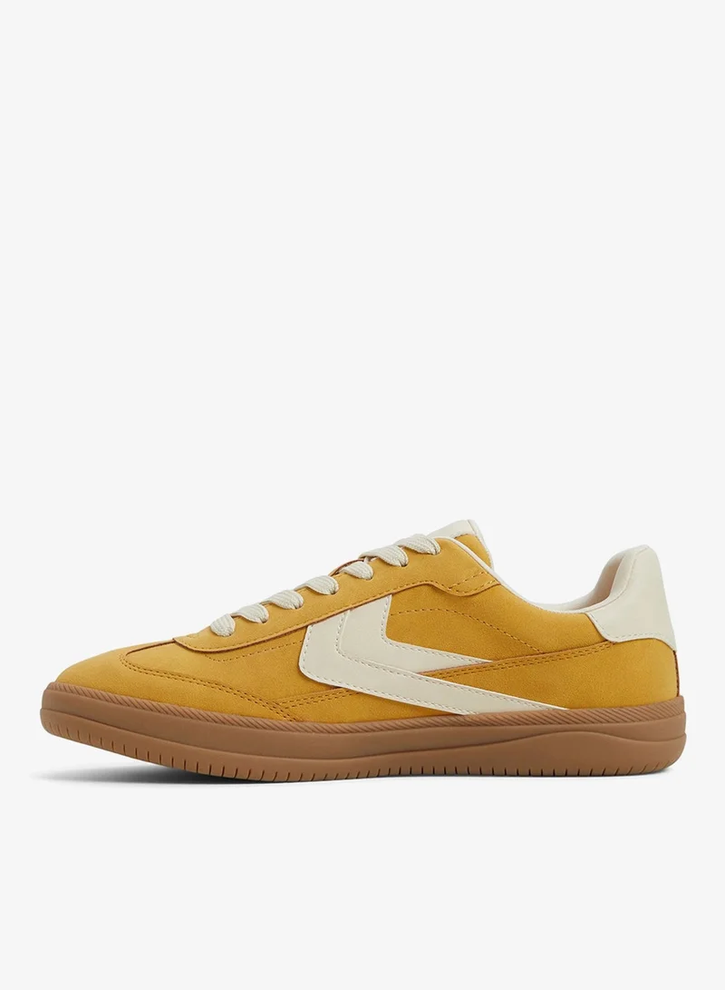 كول ات سبرنج سنيكرز سالومي لو توب