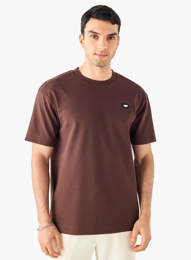 ايكونيك تيشيرت مزين بياقة ضيقة وأكمام قصيرة من آيكونيك - Image 1