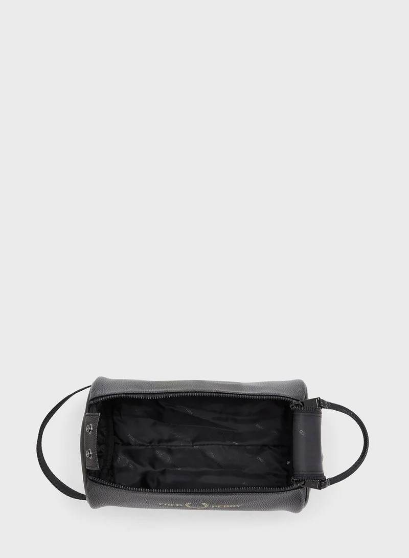 FRED PERRY Scotch Grain Txtrd Pu Wash Bag