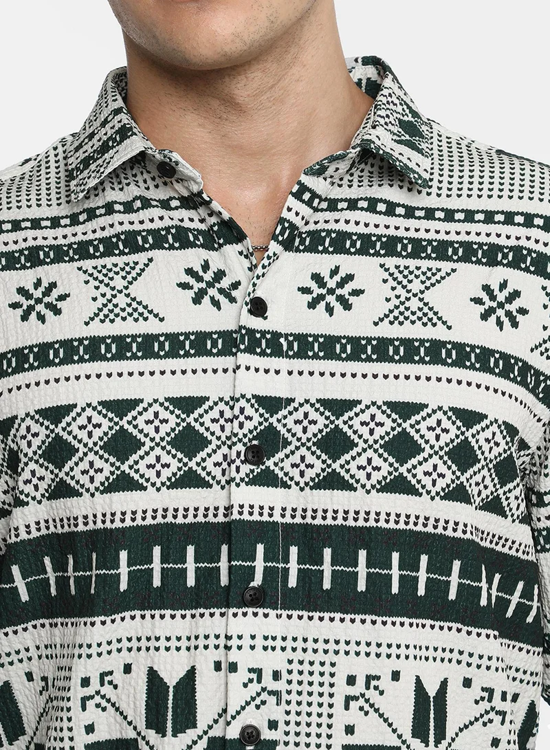 Campus Sutra Men's Forest Green & Cream White Geometric Seersucker Shirt