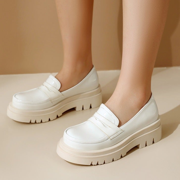 2023 New Comfortable Mid-Heel 40-43 Plus Size Round Head Set Foot Shallow Mouth Loafers For Women - Image 1