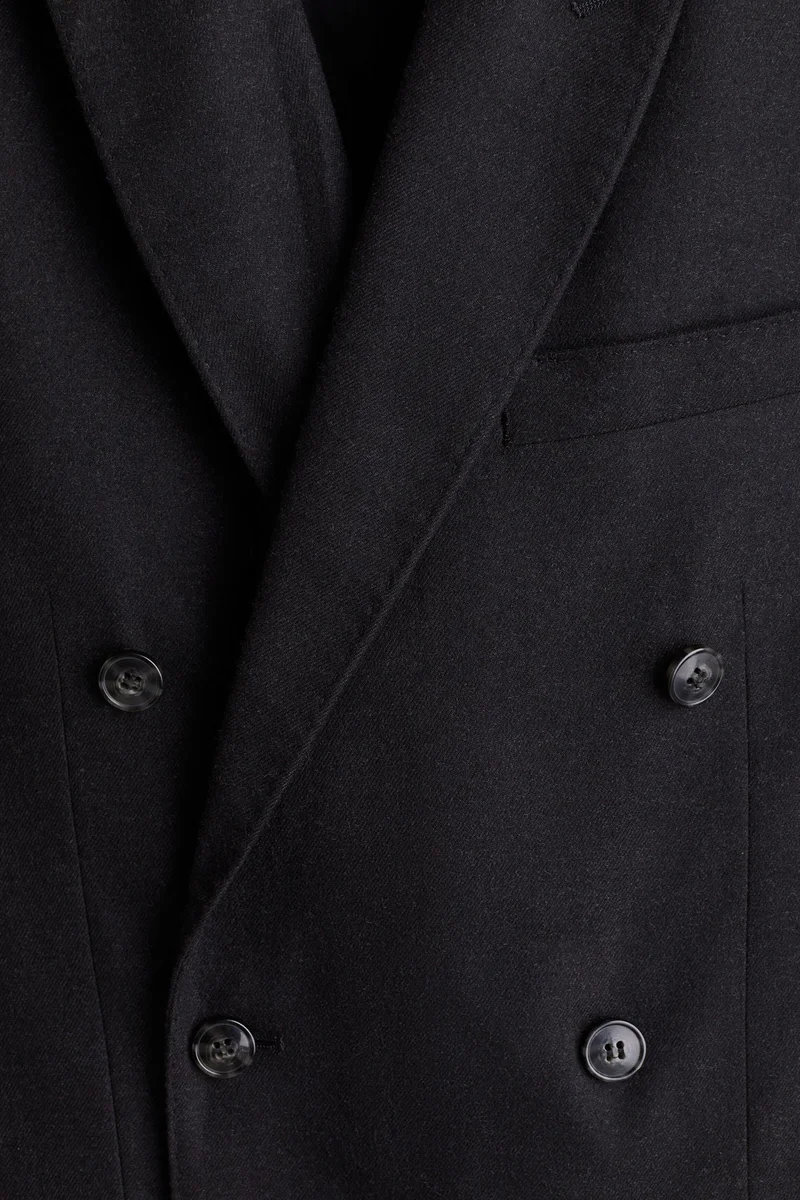 اتش اند ام جاكيت بأزرار مزدوجة وقصّة عادية