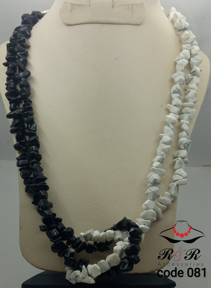 R&R Multi-layered women's necklace made of broken natural stone