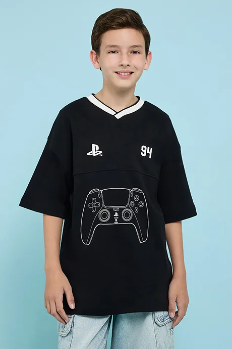 أر أند بي PlayStation Print Oversized T-Shirt with Crew Neck and Short Sleeves
