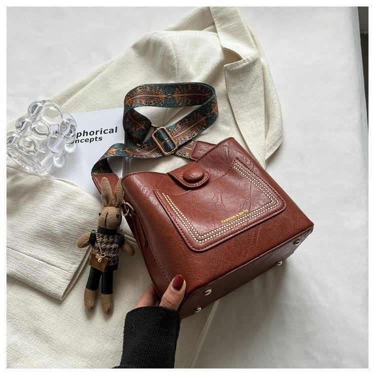 Niche Design Fashion Retro All-Match Commuter Shoulder Crossbody Bag Women'S High-End Texture Bucket Bag - Image 1