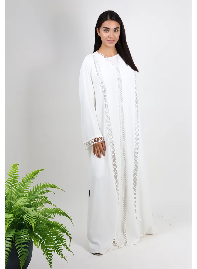 جميلة عباية مفتوحة بالدانتيل العاجي مع شيلة ولباس داخلي