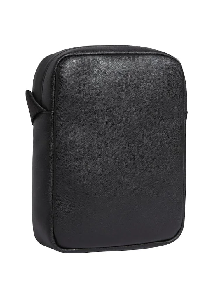 كالفن كلاين Logo Zip over Reporter crossbody