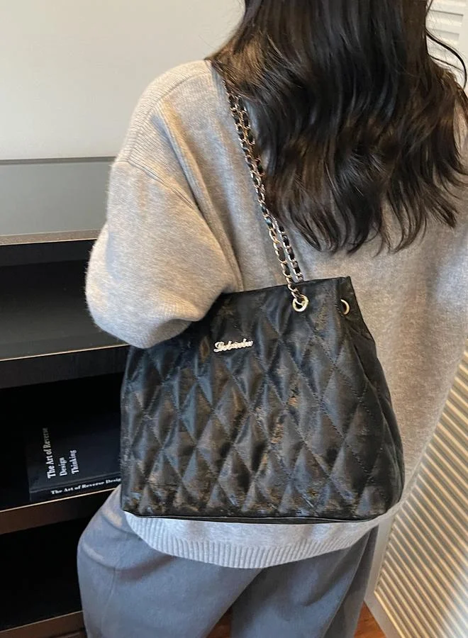 تايك تو Black Quilted Shoulder Bag with Chain Detail