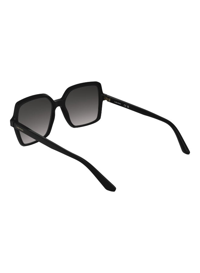 CALVIN KLEIN نظارات شمسية كاملة الإطار من كالفن كلاين CK25537S 5617 (001) باللون الأسود - Image 5