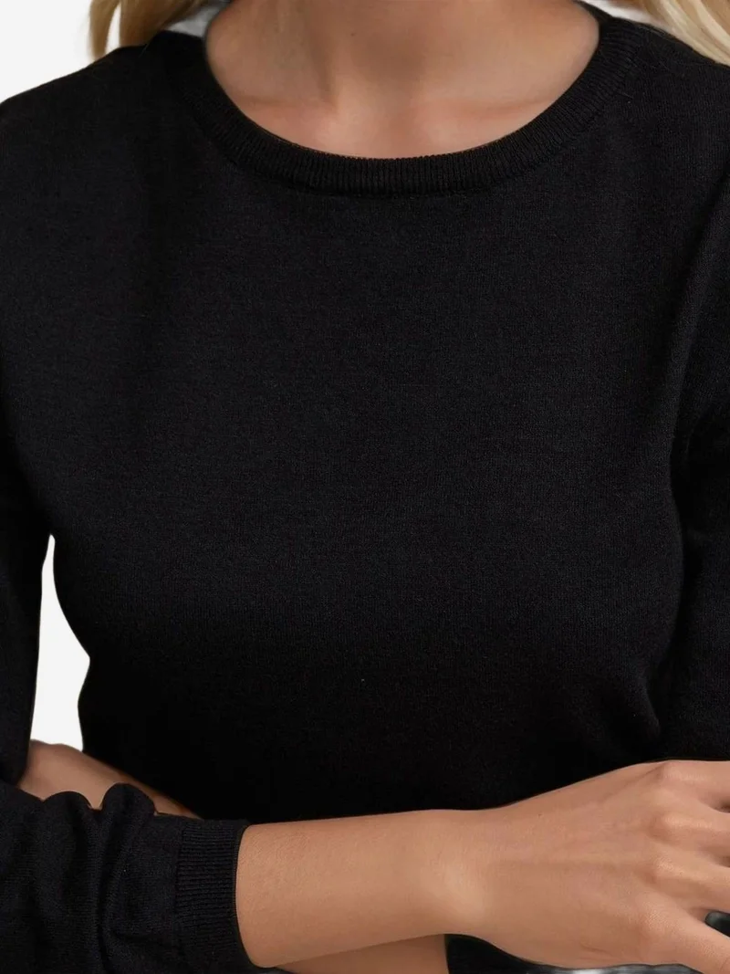 هيكاب كنزة أساسية بياقة دائرية من مزيج الفيسكوز