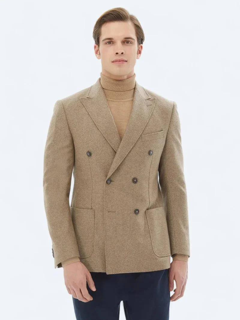 كيب جاكيت عصري بنقشة المنك مصنوع من مزيج الصوف المعاد تدويره