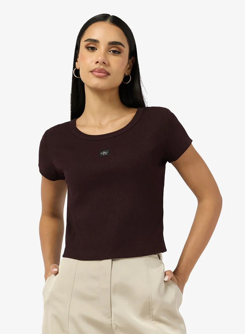 كالفن كلاين جينز تيشيرت قصير بياقة مستديرة برسومات