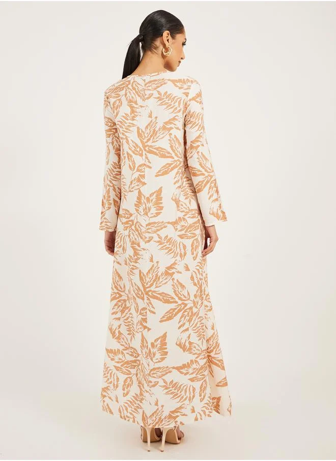Styli all over foilage print jalabiya is soft fabric w/ front pleat detail
