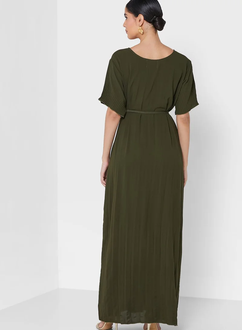 هيا كلوزيت عباية بليسيه بحزام