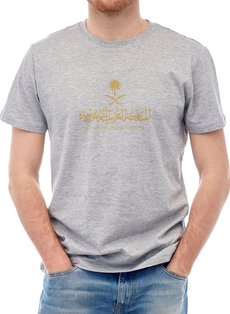 لوحة تيشيرت قطن لمناسبة اليوم الوطني السعودي أو للفخر بالانتماء للوطن في كل الأوقات للرجال والنساء - Image 2