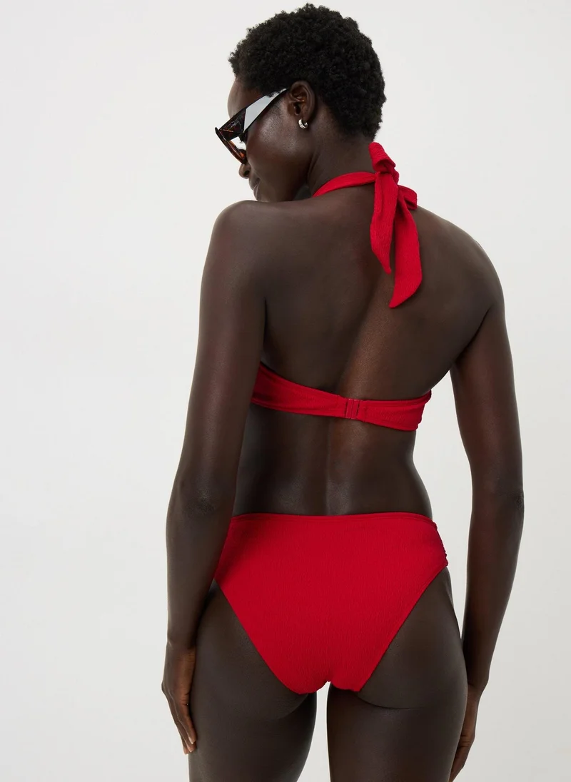 ماتلان سفلي بيكيني بتفاصيل معدنية حمراء