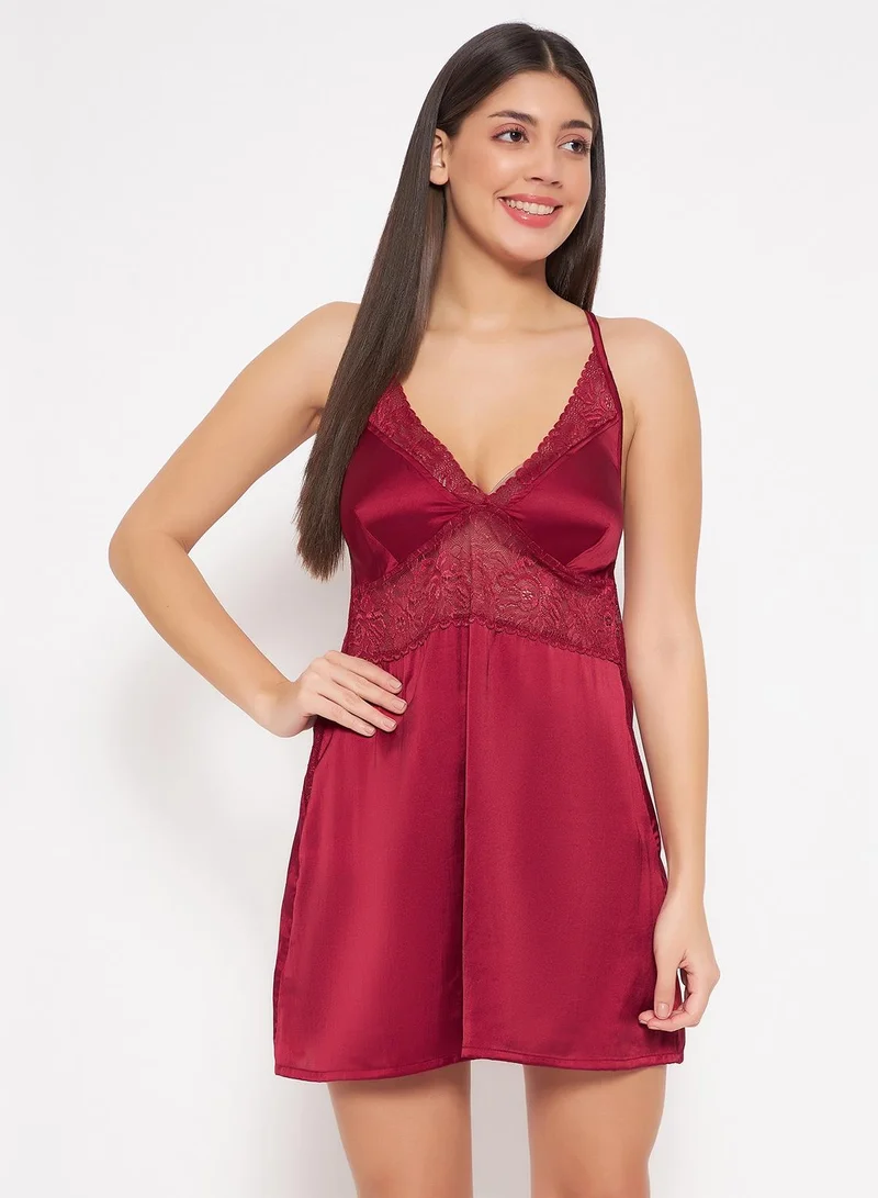 كلوفيا Chic Basic Padded Babydoll in Maroon - Satin