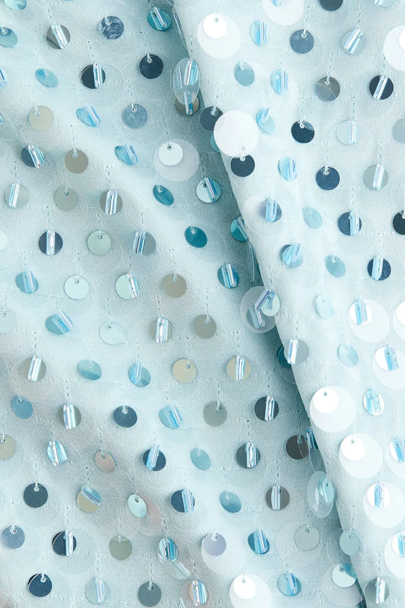 اتش اند ام تنورة ميني مزينة بالترتر