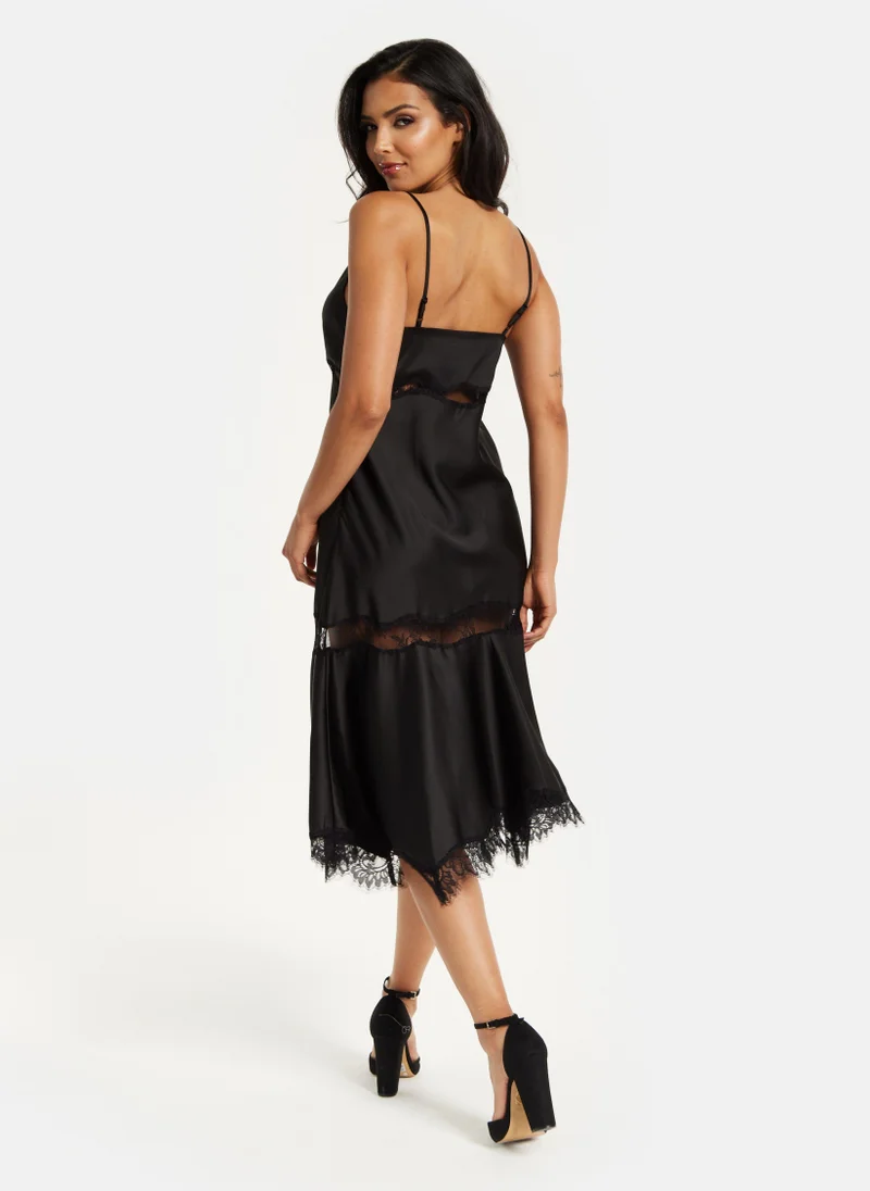 Liquorish فستان ميدي دانتيل أسود