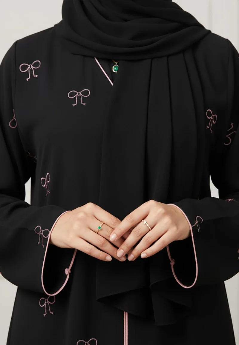نخبة Classic Black with Pastel Pink accents-893