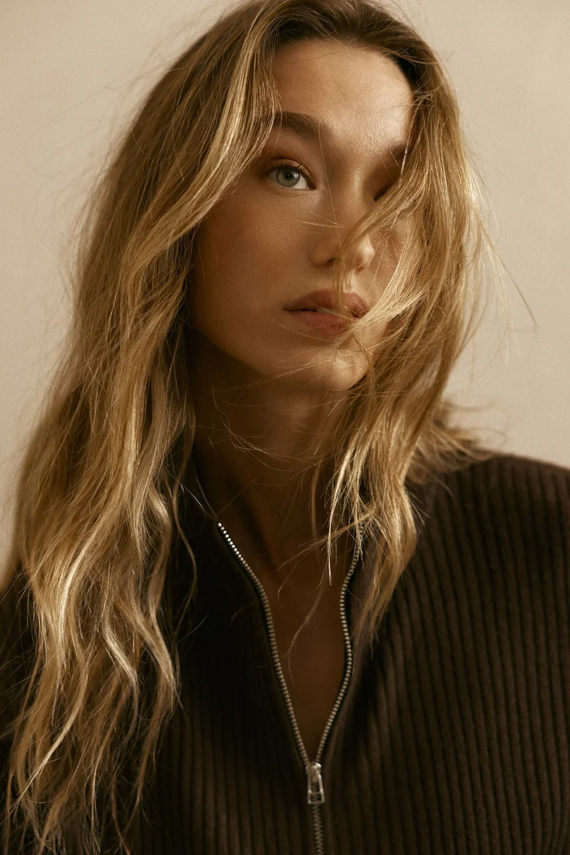 اتش اند ام كنزة بسحاب علوي محبوكة بتصميم مرن