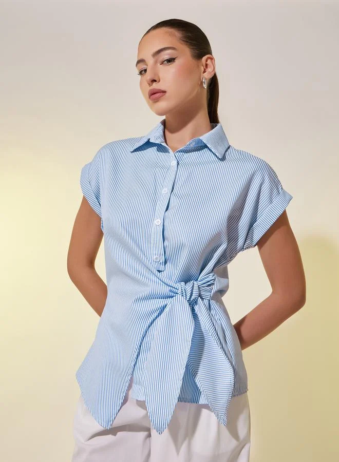 تايك تو بلوزة ملفوفة بأكمام قصيرة وياقة مخططة