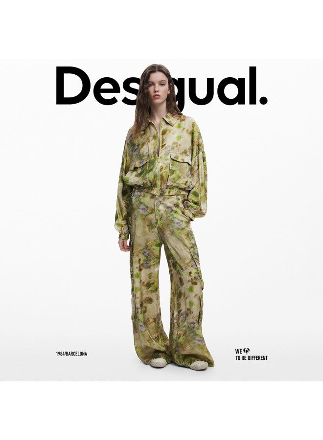 DESIGUAL بنطلون شحن قطني مطبوع بتصميم تجريدي مع قلادة فراشة - Image 3