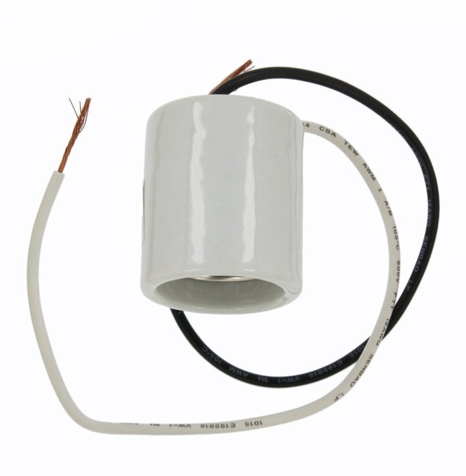 MEDIUM BASE ONEPIECE KEYLESS INCANDESCENT GLAZED PORCELAIN LAMPHOLDER MOUNTING SCREWS SINGLE CIRCUIT 10085 WHITE