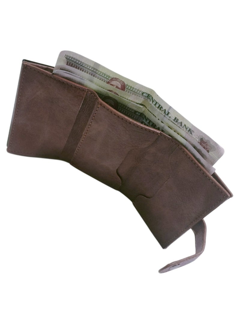 Horse Slim smart wallet with multiple card slots and a full cash compartment characterized by RFID protection. - Image 2