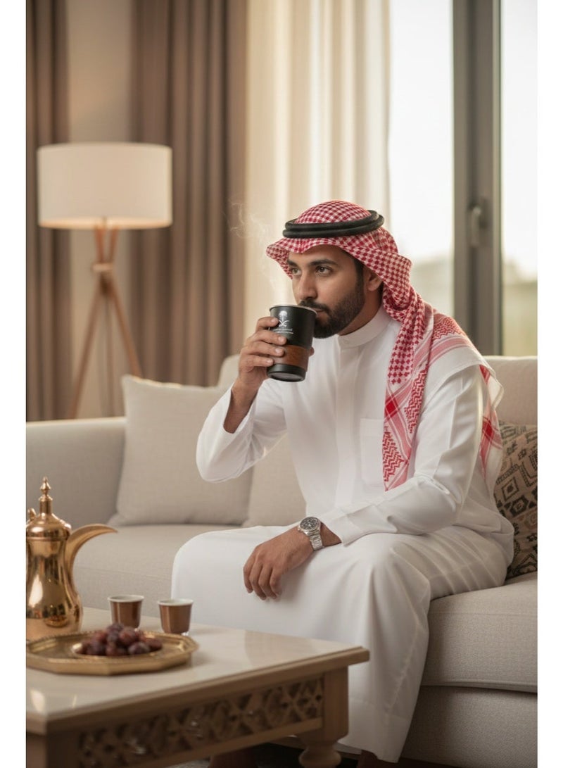 Neox كوب قهوة من الفولاذ المقاوم للصدأ 304 سعة 500 مل - تصميم عربي بشعار سعودي، غطاء مانع للتسرب وماصة، كوب سفر مزدوج الجدار للمشروبات الساخنة والباردة، كوب حراري محمول قابل لإعادة الاستخدام للمنزل والمكتب والأنشطة الخارجية (أسود) - Image 2