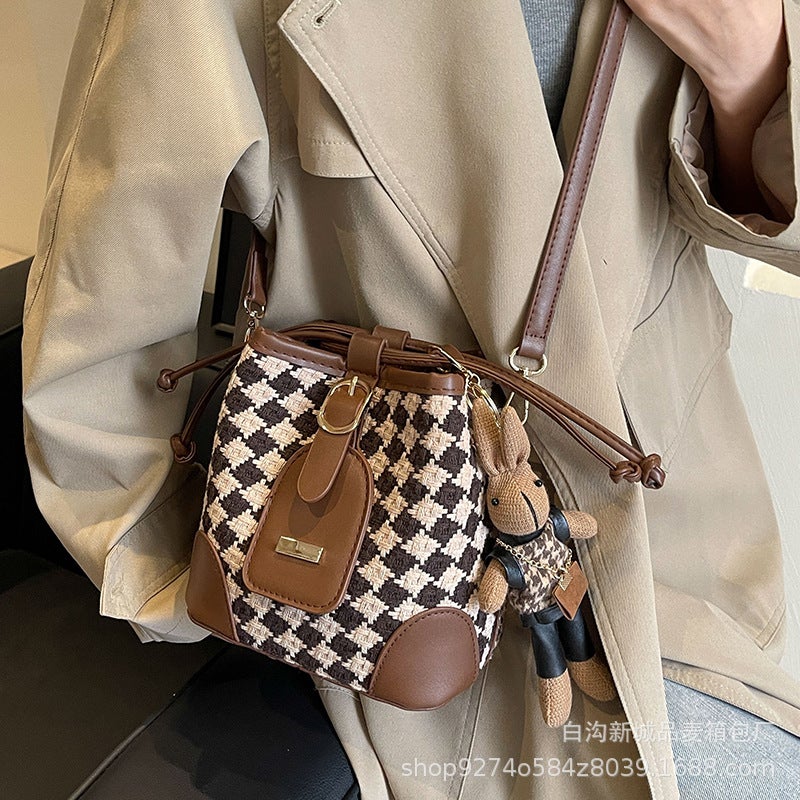 Fashionable Chessboard Plaid Small Bag For Women 2023 New Western Style Bucket Bag Niche All-Match Messenger Bag Commuter Shoulder Bag - Image 4