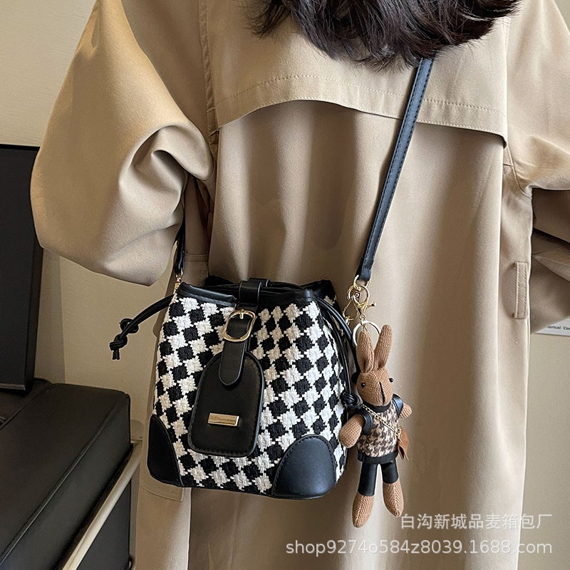 Fashionable Chessboard Plaid Small Bag For Women 2023 New Western Style Bucket Bag Niche All-Match Messenger Bag Commuter Shoulder Bag - Image 5