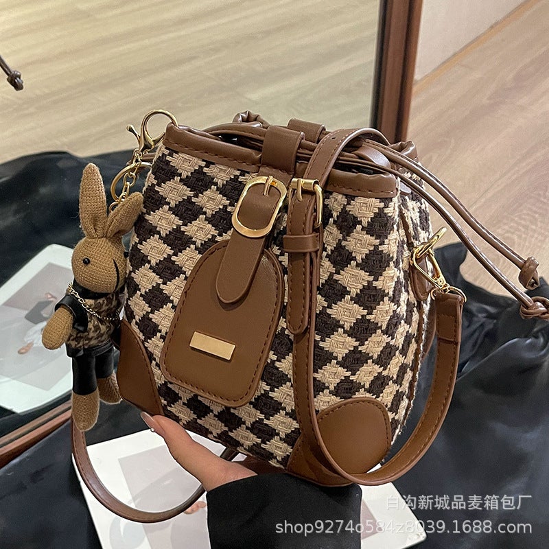 Fashionable Chessboard Plaid Small Bag For Women 2023 New Western Style Bucket Bag Niche All-Match Messenger Bag Commuter Shoulder Bag - Image 3