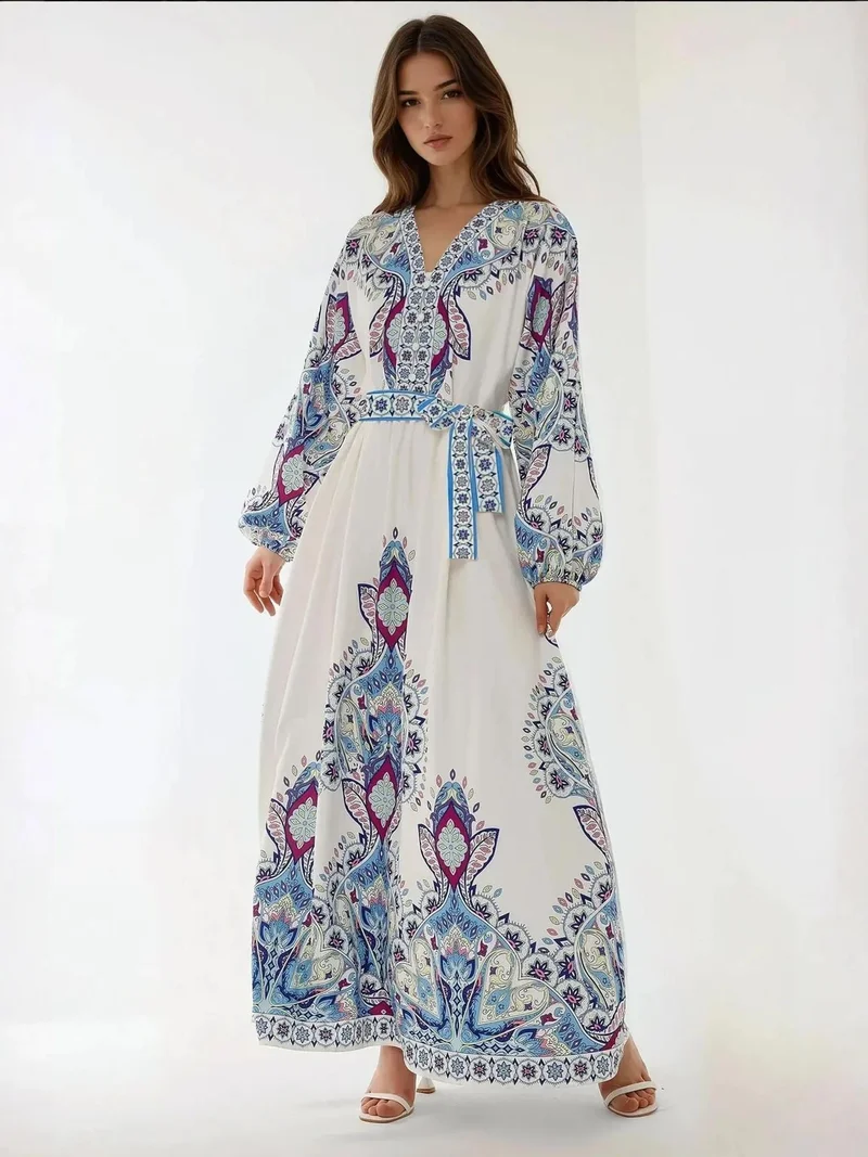 زوبعة فستان ماكسي بطبعة وياقة على شكل حرف  وحزام