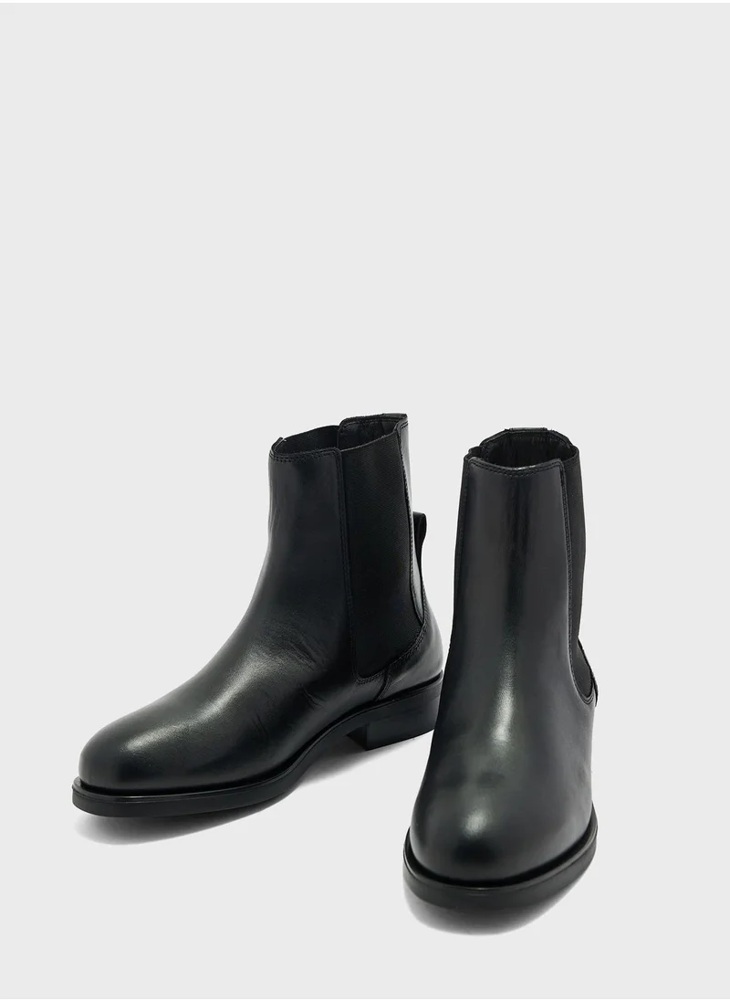 TOMMY HILFIGER Elevated Essential Booties