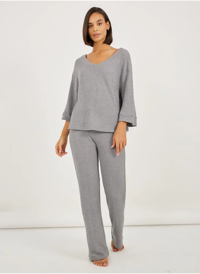 ستايلي Waffle Knit V Neck Dropped Shoulder T-Shirt and Pyjama Set